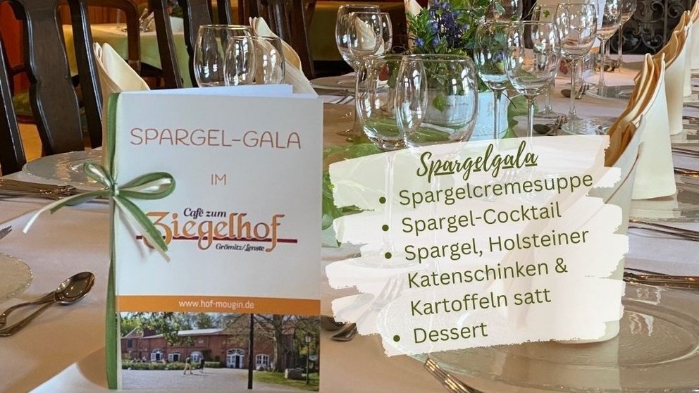 Gedeckter Tisch zur Spargel-Gala, auf dem Tisch eine Karte zur Veranstaltung. Als Text auf das Bild geschrieben die Infos aus dem Text